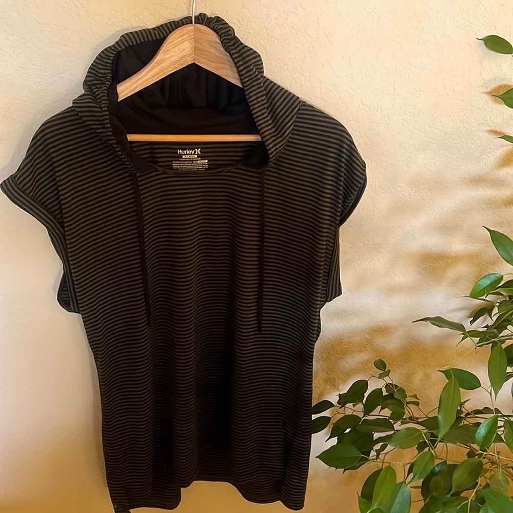 Hurley women’s hooded tee shirt